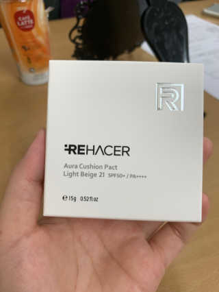 리하셀 아우라 쿠션 팩트 21호,23호 SPF50+ PA++++ — 3점을 준 리뷰어가 2019년 10월 올린 사용 사진