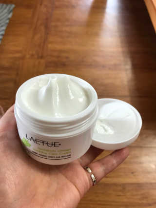 (주)이스터비엔에프 라에뜨 사차인치 오메가 크림 100ml — 5점을 준 리뷰어가 2018년 6월 올린 사용 사진