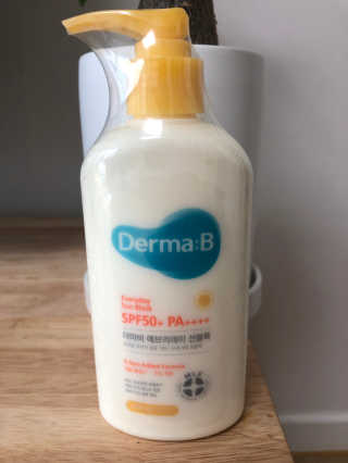 더마비 에브리데이 선블록 SPF50+ PA++++ — 5점을 준 리뷰어가 2019년 4월 올린 사용 사진
