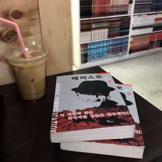 [공간 만화카페] 1인당 3시간 이용+음료 1잔, 2인Set — 2.5점을 준 리뷰어가 2019년 5월 올린 사용 사진