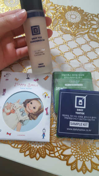 데일리톡스톡스 데일리톡스 듀이 스킨 이펙트 멀티 유즈 컨실러 비비 — 4점을 준 리뷰어가 2018년 3월 올린 사용 사진