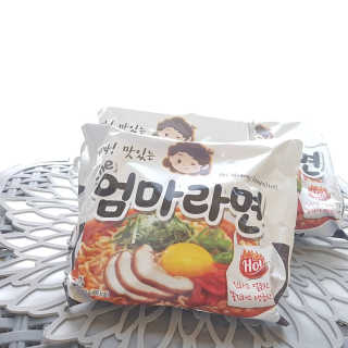 라면 그대로가 제일 맛있는 더엄마라면 — 4점을 준 리뷰어가 2019년 7월 올린 사용 사진