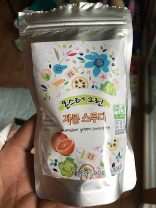 몬스터그린스무디 +전용보틀 — 5점을 준 리뷰어가 2017년 10월 올린 사용 사진