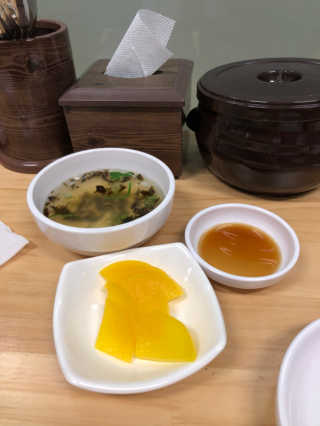 칼국수에끌림 [칼국수에 끌림] 손칼국수+비빔칼국수+왕만두4개 — 5점을 준 리뷰어가 2018년 9월 올린 사용 사진