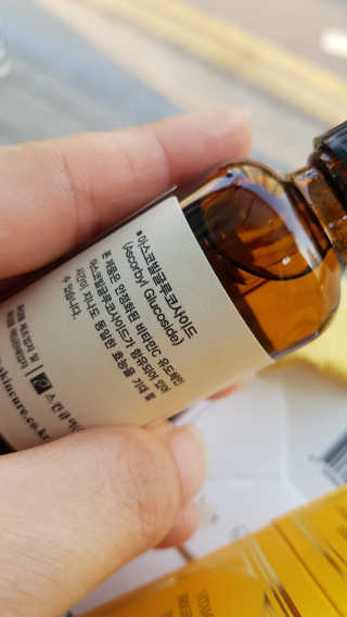 [스킨큐어] 산다화 비타민C 화이트닝 에센스 30ml — 4점을 준 리뷰어가 2019년 7월 올린 사용 사진
