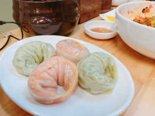 칼국수에끌림 [칼국수에 끌림] 손칼국수+비빔칼국수+왕만두4개 — 4.83점을 준 리뷰어가 2018년 10월 올린 사용 사진