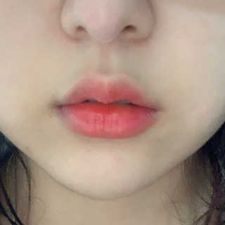 릴리바이레드 쥬시라이어 워터틴트 02 체리 크러쉬인 척 — 5점을 준 리뷰어가 2020년 3월 올린 사용 사진