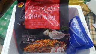 유가네 닭갈비 볶음밥팩 840g[210g x 4팩], 총4인분 — 4점을 준 리뷰어가 2017년 12월 올린 사용 사진