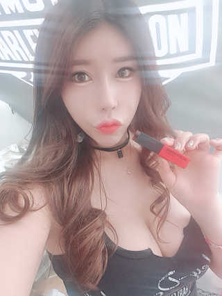 우드버리 울트라 에이치디 스무디 벨벳 틴트 — 5점을 준 리뷰어가 2019년 6월 올린 사용 사진