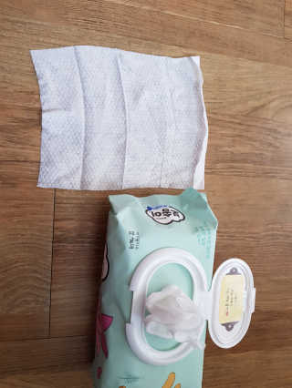 보솜이 아기물티슈 베이비케어 푸에디션 캡 74매 10입 — 3점을 준 리뷰어가 2019년 4월 올린 사용 사진