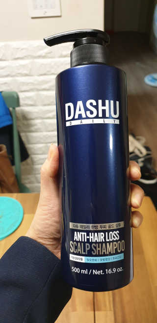다슈코리아 다슈 단백질 한방 두피 골드 샴푸 500ml +샴푸브러쉬 — 4점을 준 리뷰어가 2020년 1월 올린 사용 사진
