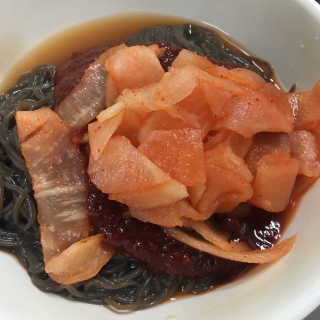 유천냉면 유천 비빔냉면 2인분+메밀지짐만두 280g — 5점을 준 리뷰어가 2018년 6월 올린 사용 사진