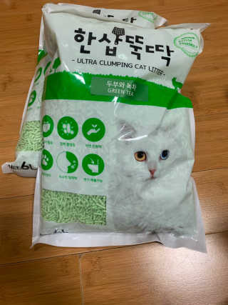 [펫토리아] BEST 고양이두부모래 6L 한삽뚝딱 — 4점을 준 리뷰어가 2019년 2월 올린 사용 사진