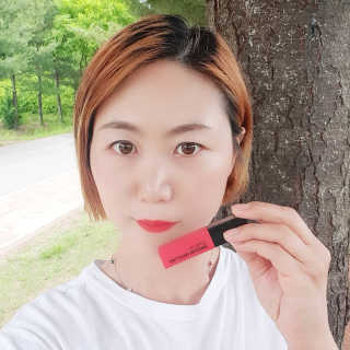 우드버리 울트라 에이치디 스무디 벨벳 틴트 — 5점을 준 리뷰어가 2019년 6월 올린 사용 사진
