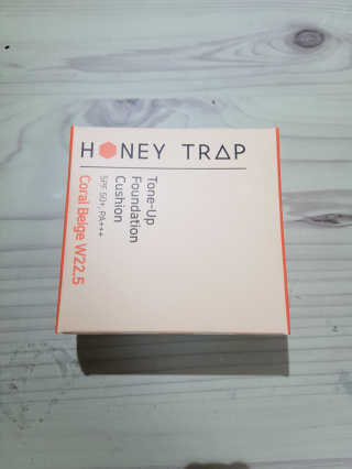 Honey Trap 톤 업 파운데이션 쿠션(W22.5,C17.5) — 4점을 준 리뷰어가 2018년 3월 올린 사용 사진