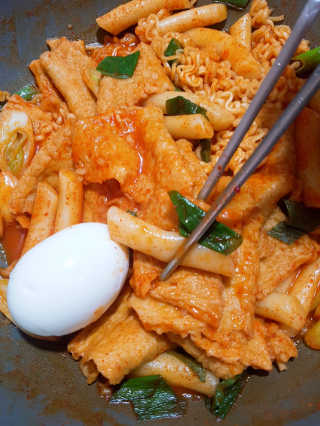 잠실맛집,홍코너떡볶이가우리집에[옛날맛,짜장맛옵션] — 5점을 준 리뷰어가 2019년 12월 올린 사용 사진