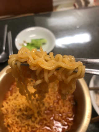 라면 그대로가 제일 맛있는 더엄마라면 — 5점을 준 리뷰어가 2019년 7월 올린 사용 사진