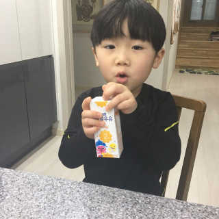 매일우유 멸균 매일우유 저지방 2프로 멸균 핑크퐁 에디션 6입 — 5점을 준 리뷰어가 2018년 1월 올린 사용 사진