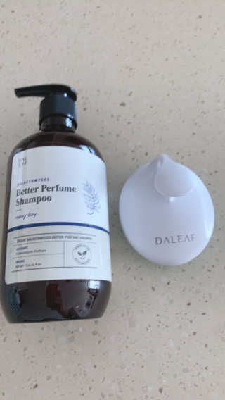 달리프 베러 퍼퓸 샴푸 1000ml 레이니데이 or 일랑로즈 — 5점을 준 리뷰어가 2020년 2월 올린 사용 사진