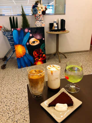 [포벨르] 아메리카노or 돌체라떼 + 에이드 + 디저트 — 4.67점을 준 리뷰어가 2019년 1월 올린 사용 사진