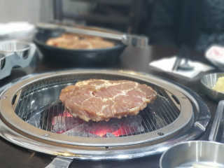 [두툼갈비] 두툼갈비 2인분 + 매콤치즈버섯 set — 5점을 준 리뷰어가 2018년 11월 올린 사용 사진