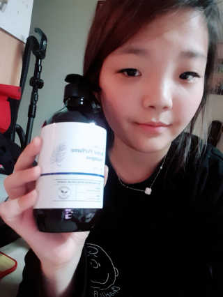 달리프 베러 퍼퓸 샴푸 1000ml 레이니데이 or 일랑로즈 — 5점을 준 리뷰어가 2020년 2월 올린 사용 사진