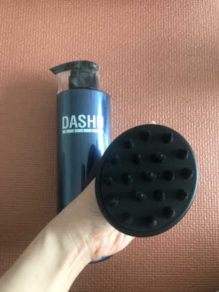 다슈코리아 다슈 단백질 한방 두피 골드 샴푸 500ml +샴푸브러쉬 — 5점을 준 리뷰어가 2019년 3월 올린 사용 사진