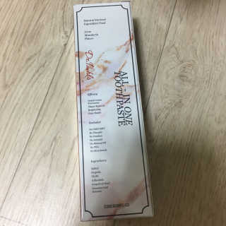 큐어스크립트 닥터폴스 치약 라임만다린향 — 4.17점을 준 리뷰어가 2018년 3월 올린 사용 사진
