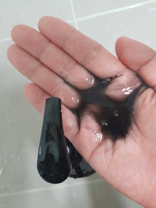 the naked object [탈모볼륨샴푸] 디블랙 팩 샴푸 — 4.5점을 준 리뷰어가 2019년 12월 올린 사용 사진