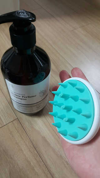 달리프 베러 퍼퓸 샴푸 1000ml 레이니데이 or 일랑로즈 — 5점을 준 리뷰어가 2018년 11월 올린 사용 사진