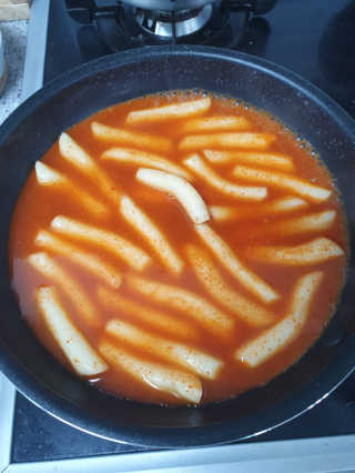 [홍코너떡볶이]옛날떡볶이 인기맛 4팩세트 — 4.5점을 준 리뷰어가 2019년 11월 올린 사용 사진