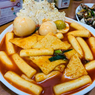두번째 국떡 국가대표 떡볶이 1팩 + 영미칩 2봉 증정 — 5점을 준 리뷰어가 2019년 2월 올린 사용 사진