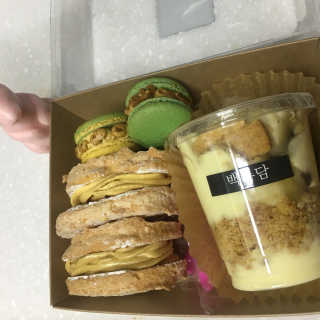 백록담디저트작업실 백록담디저트 2인 구성 set — 4.83점을 준 리뷰어가 2018년 8월 올린 사용 사진