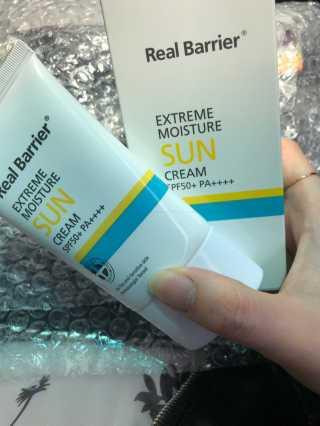리얼베리어 익스트림 모이스처 선크림 SPF50+ PA++++ — 5점을 준 리뷰어가 2019년 4월 올린 사용 사진