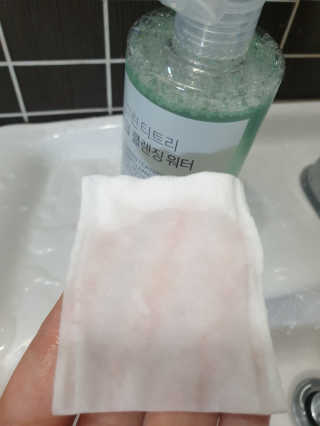 (주)에네스티 그린 티트리 딥 클렌징 워터 300ml — 4점을 준 리뷰어가 2019년 11월 올린 사용 사진