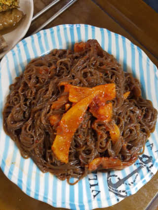 유천냉면 유천 비빔냉면 2인분+메밀지짐만두 280g — 5점을 준 리뷰어가 2018년 6월 올린 사용 사진