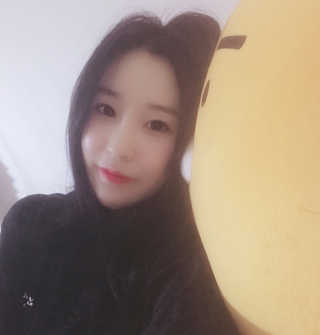 멜로멜리 매직스펠 아이섀도우 — 5점을 준 리뷰어가 2018년 12월 올린 사용 사진