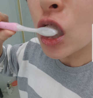 큐어스크립트 닥터폴스 치약 바닐블랙티향 — 4.33점을 준 리뷰어가 2018년 3월 올린 사용 사진