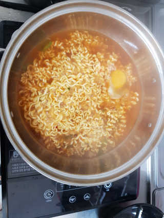 라면 그대로가 제일 맛있는 더엄마라면 — 5점을 준 리뷰어가 2019년 6월 올린 사용 사진