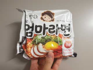 라면 그대로가 제일 맛있는 더엄마라면 — 5점을 준 리뷰어가 2019년 9월 올린 사용 사진