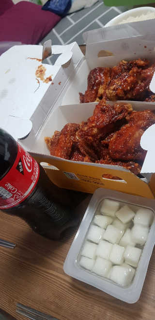 [치킨마루]-  빠사칸레드 + 콜라 500ml — 5점을 준 리뷰어가 2019년 5월 올린 사용 사진