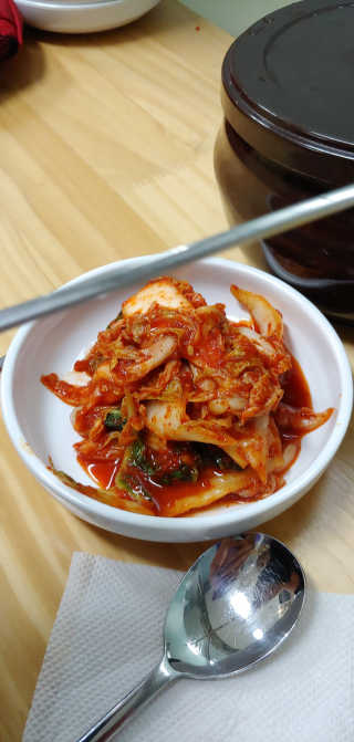 칼국수에끌림 [칼국수에 끌림] 손칼국수+비빔칼국수+왕만두4개 — 5점을 준 리뷰어가 2018년 10월 올린 사용 사진