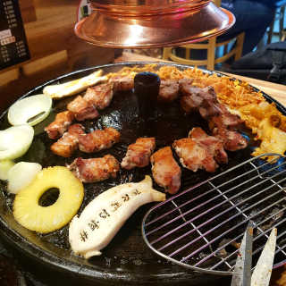 [화덕고깃간 마곡발산점] 화덕삼겹살2인분 — 5점을 준 리뷰어가 2019년 5월 올린 사용 사진
