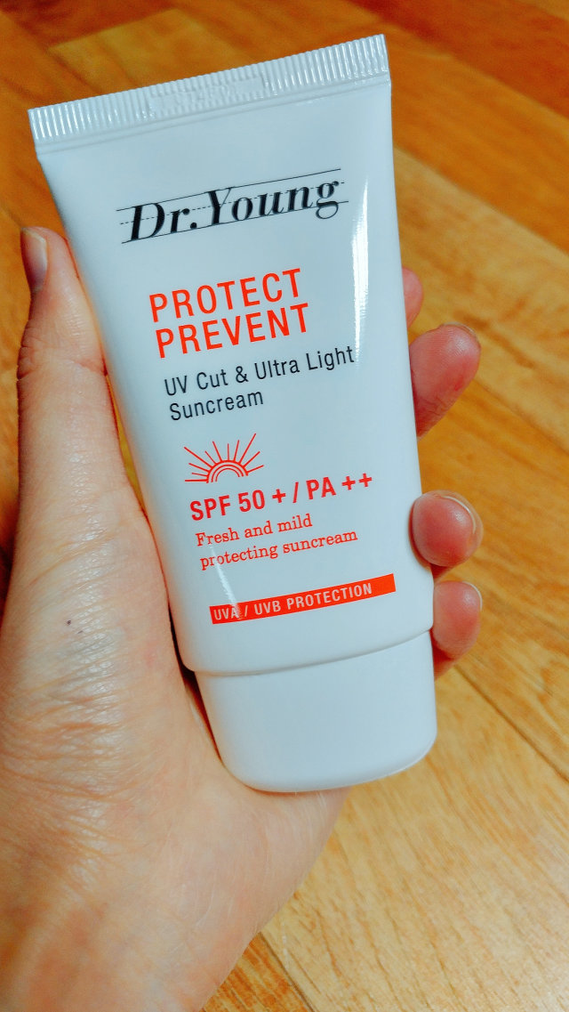 닥터영 유브이 컷 앤 울트라 라이트 썬크림 SPF50+ PA++ 50ml 리뷰 사진