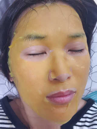 GoodDay Skincare GoodDay 강황 마스크 — 4.5점을 준 리뷰어가 2019년 9월 올린 사용 사진