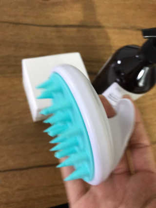 달리프 베러 퍼퓸 샴푸 1000ml 레이니데이 or 일랑로즈 — 5점을 준 리뷰어가 2020년 2월 올린 사용 사진