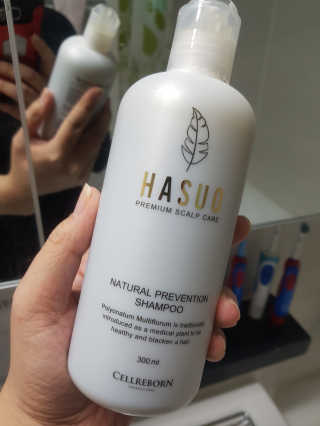 셀리본 하수오 내츄럴 프리벤션 탈모관리 샴푸 300ml — 4.5점을 준 리뷰어가 2019년 11월 올린 사용 사진