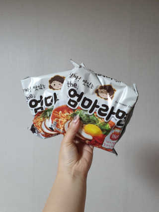 라면 그대로가 제일 맛있는 더엄마라면 — 5점을 준 리뷰어가 2019년 6월 올린 사용 사진
