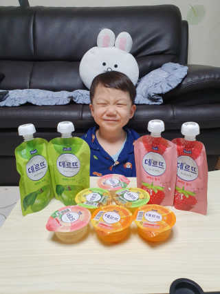 데르뜨 떠먹는 과일 3종, 짜먹는 과일 2종 총 10개 체험 — 5점을 준 리뷰어가 2020년 3월 올린 사용 사진