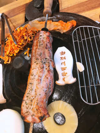 [화덕고깃간 마곡발산점] 화덕삼겹살2인분 — 5점을 준 리뷰어가 2019년 8월 올린 사용 사진